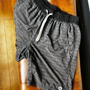 Vuori Kore Shorts | Mens Small, 7” + Liner